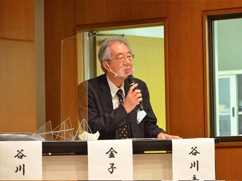 「父 谷川健一の人と学問」について記念講演をする谷川章雄さん